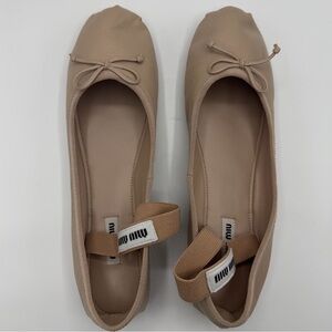 NIB New Miu Miu Ninfea Beige Leather Logo Ballet Slipper Top Strap Flats EU 42